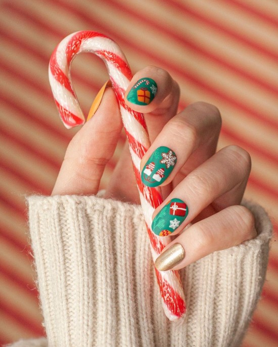 28 Pretty Festive Christmas Nail Art Ideas — Matte Green Festive  Christmas Nails