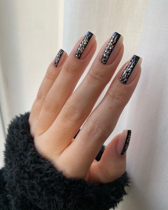 new year's eve nails 2021, new years eve nails 2022, holiday nails designs, nails for new years 2021, new year's nails 2022, black nails for new years, january nails, new year nails 2022, new years nails acrylic, black and gold new year's eve nails