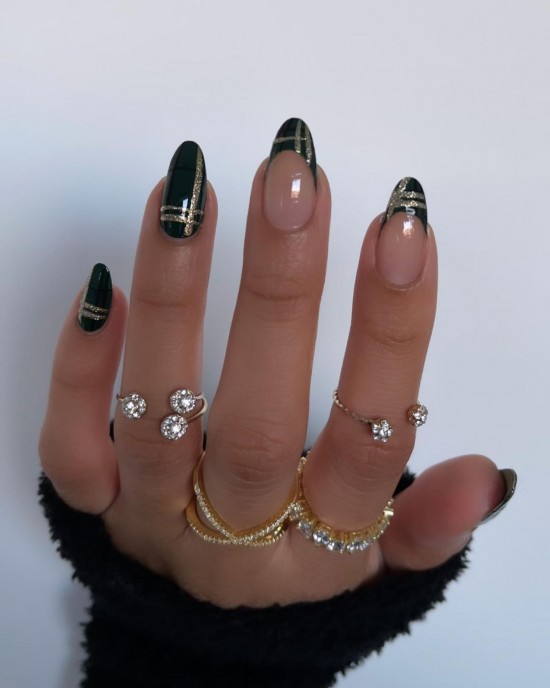 25 Awesome New Year’s Eve Nail Art Ideas : Gold and Green Plaid Nails