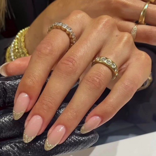 25 Nude Nails with Glitter You’ll Adore : Sparkle Gold Tip Nails