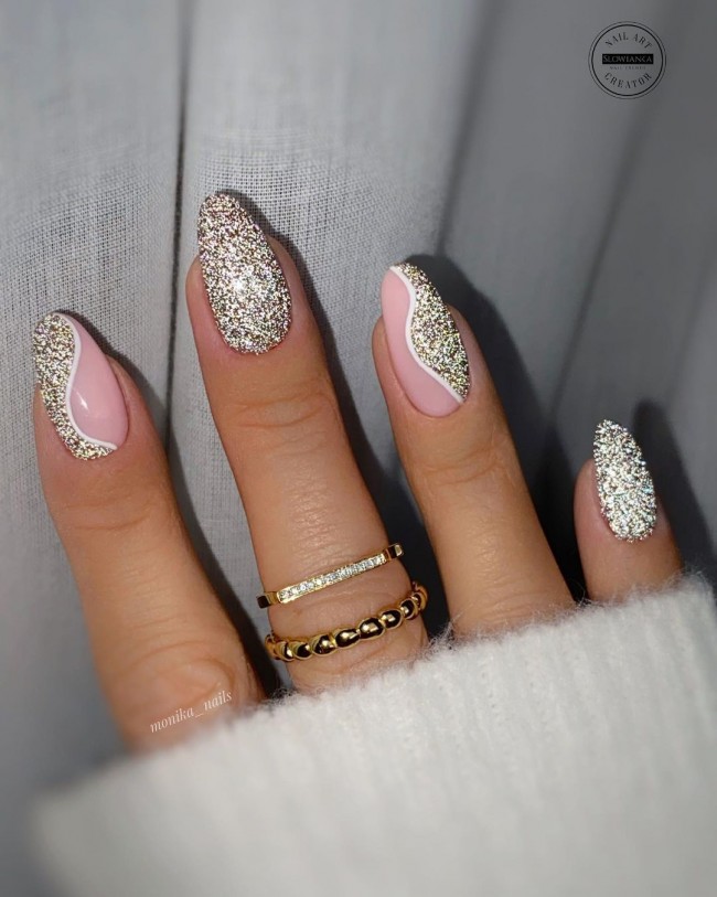 25 Nude Nails with Glitter You’ll Adore : Reflective Glitter & Nude Nails