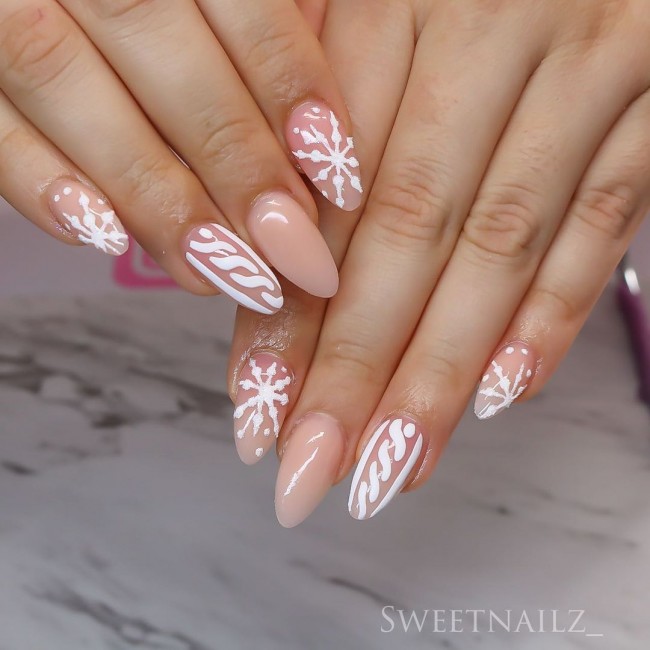 30 White Christmas Nails That Are So Trendy — Cable Knit & Snowflake Nails