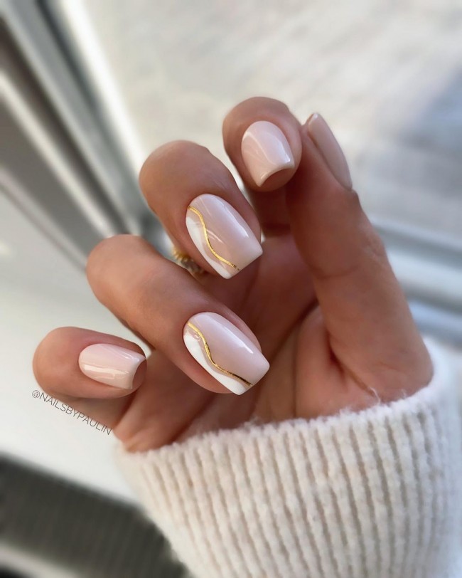 nude nails with abstract design, white and gold nude nails, nude short nails 2022