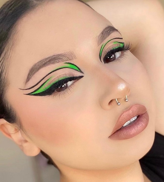 Makeup Looks to Recreate – Black and Green Graphic Lines