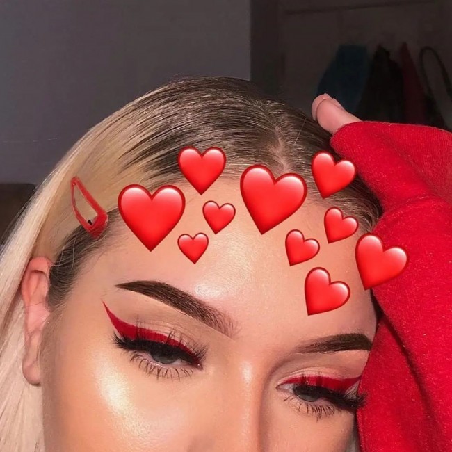 Makeup Looks to Recreate – Red Graphic Line Makeup