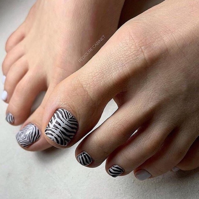 100 Pedicure Colors & Design Ideas — 75