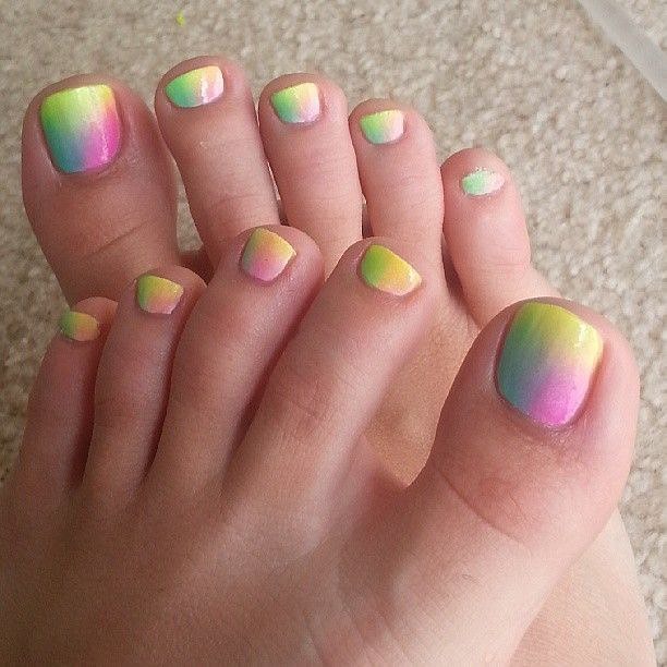 100 Pedicure Colors & Design Ideas — 14