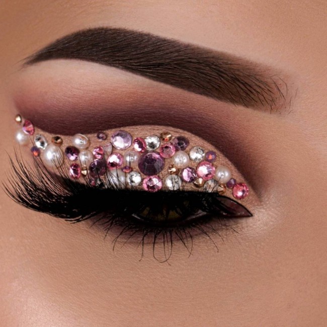 Makeup Looks to Recreate – Rhinestones Eye makeup