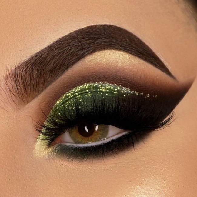 Makeup Looks to Recreate – Shimmery Dark Green Makeup