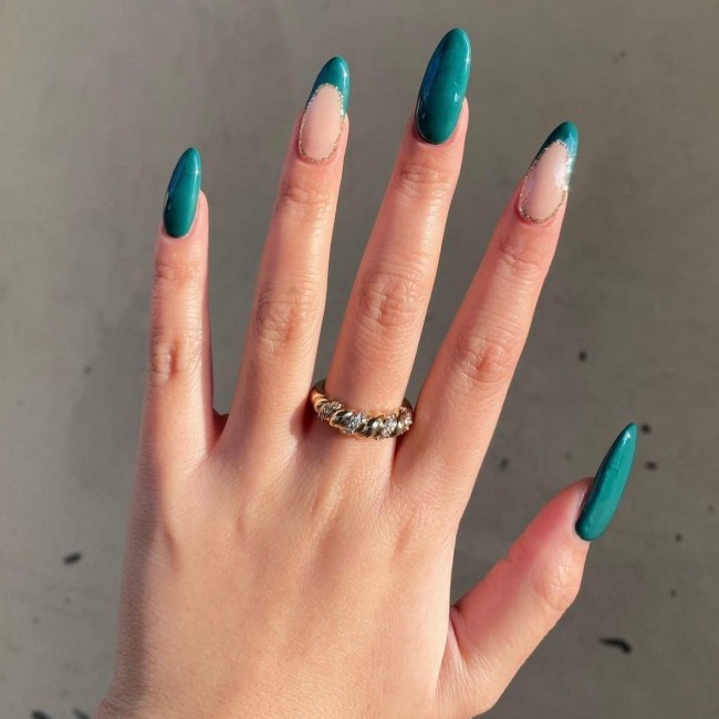 50+ Green Nail Designs To Try This Year —  Glitter Gold Outline + Dark Green Nails