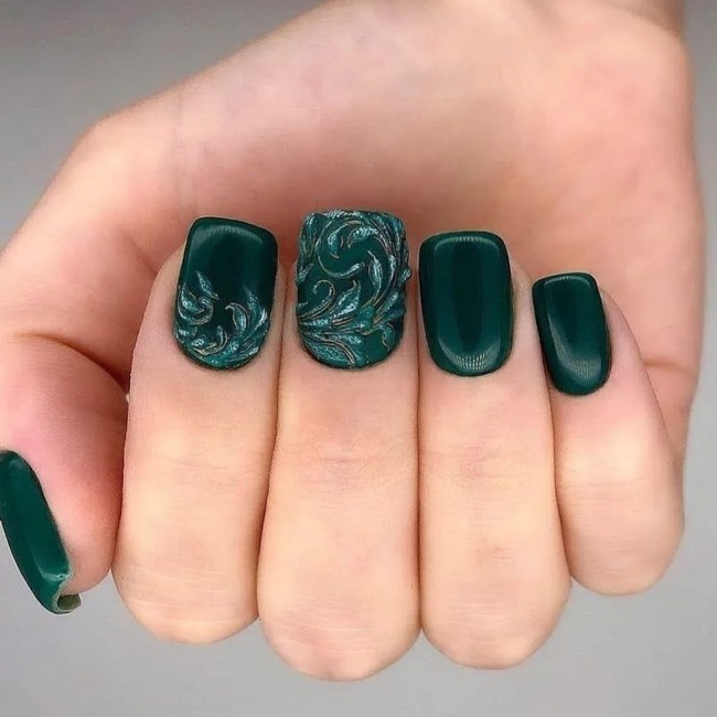 50+ Green Nail Designs To Try This Year —  Emerald Green Short Nails