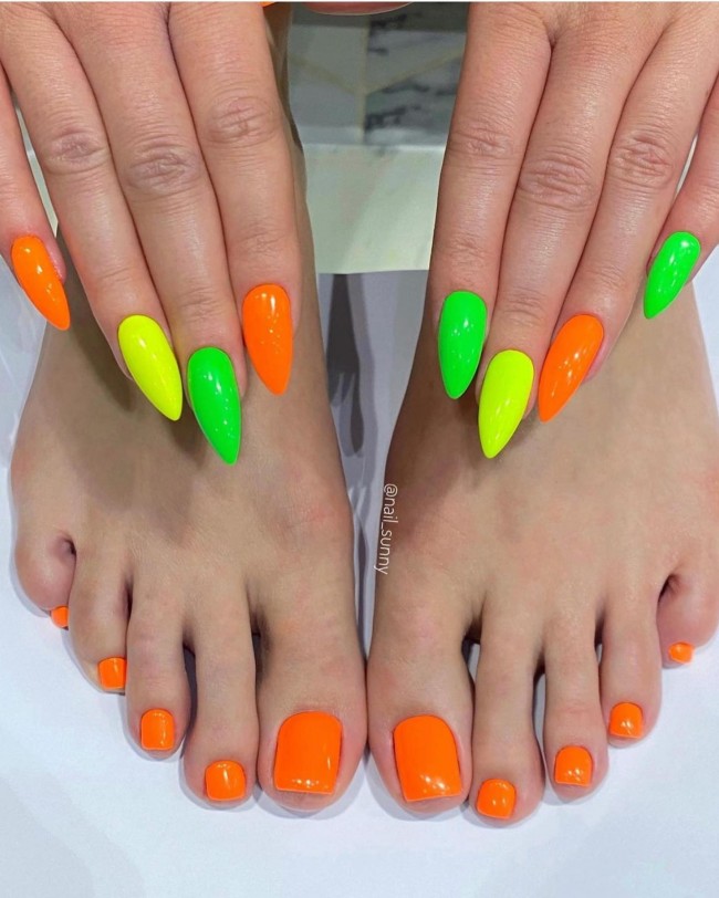 32 Cute Pedicure For Summer  — Orange Pedicure