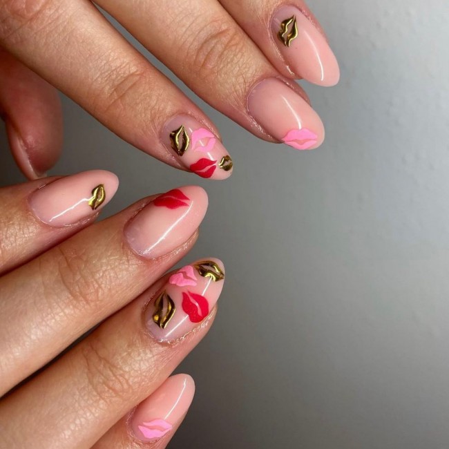 72 Cutest Valentine’s Day Manicure Ideas — Kisses Nail Nail Art