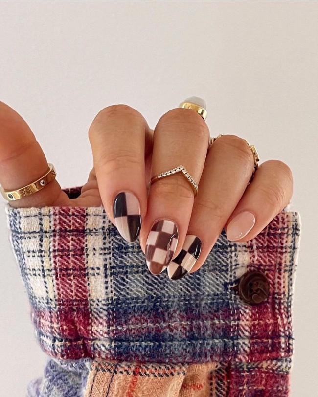 75 The Coolest Checkered Nail Art Designs  — Nude Nail & Brown Checkered Nails 