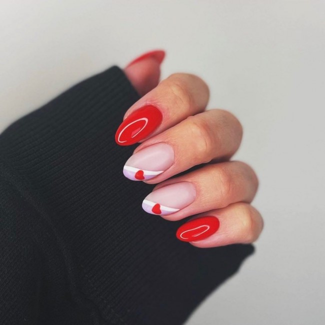 72 Cutest Valentine’s Day Manicure Ideas — Side French Valentine’s Day Nail Art