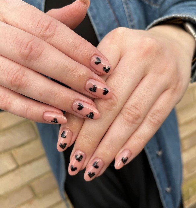 72 Cutest Valentine’s Day Manicure Ideas — Nude nails with black hearts