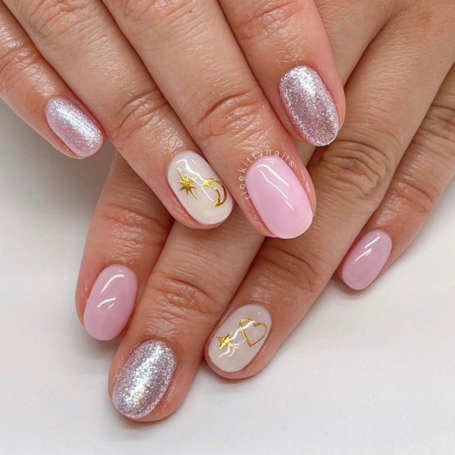 72 Cutest Valentine’s Day Manicure Ideas — Moon, star and hearts