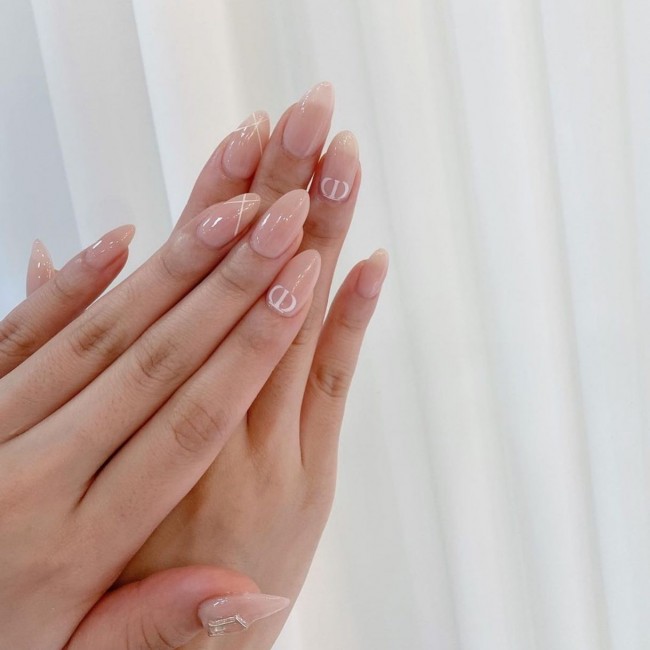 50+ Best Dior Inspired Nail Art Ideas — Minimalist Dior Nails