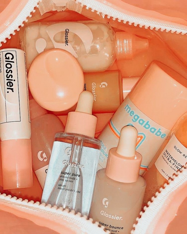    aesthetic makeup products, aesthetic makeup products pictures, aesthetic glossier makeup products, glossier aesthetic makeup products 2022, cute makeup products, aesthetic glossier, aesthetic skin care products, aesthetic makeup brushes, make up aesthetic beauty products, cloud paint glossier, super glow glossier, glossier aesthetic skin care