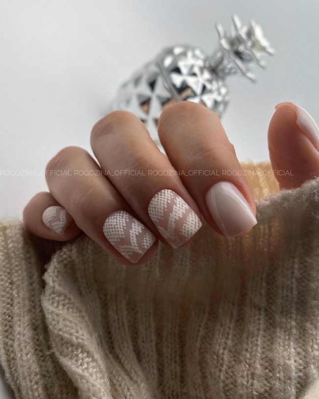 snakeskin nude nails, nude nail art design, short nude nails