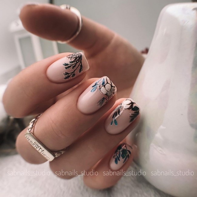 winter nude nails, winter nail colors 2022, winter nail ideas, pine cone nail tips, nude nails with design