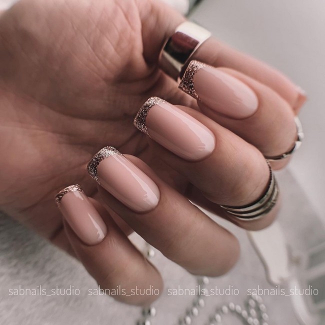 glitter french tip nude nails, glitter french manicure, nude nails with design, nude nails 2022