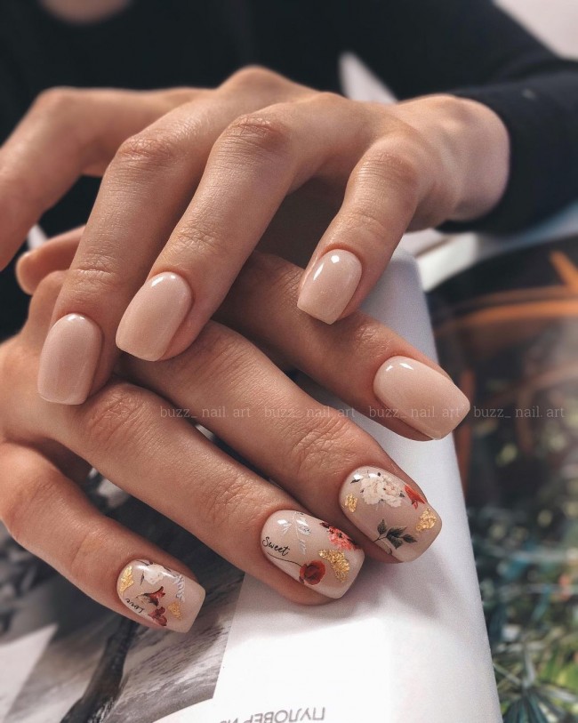 floral nail designs, nude nails with design, flower nails, nude nails 2022