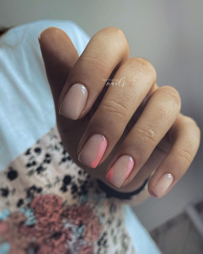 abstract nude nails, nude nails, nude nails 2022, nude nails with design, nude acrylic nails, nude gel nails, short nude nails, nude nails design, nude nails with white lines, nude nails with glitter, natural nude nails