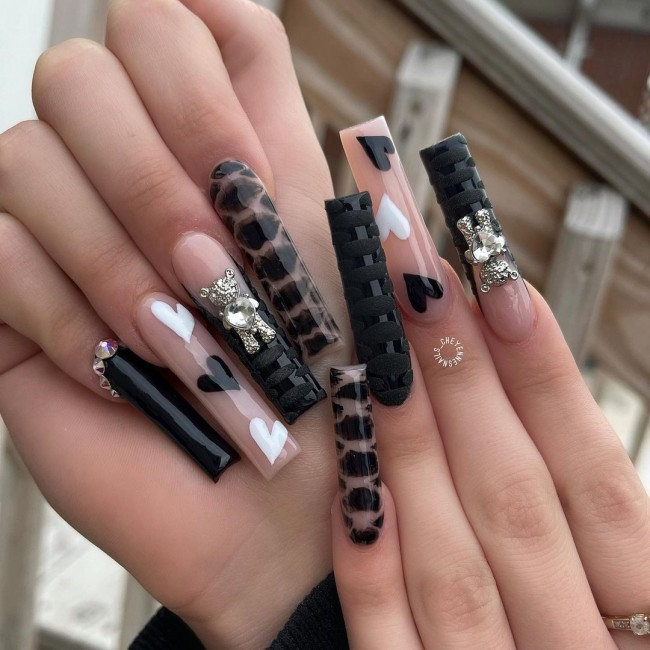 20+ Glam Nail Art Designs For Valentine’s Day — Black and Nude Glam Nails