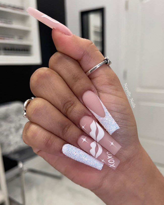 20+ Glam Nail Art Designs For Valentine’s Day — Kiss Nude Nails