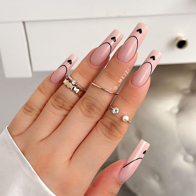 20+ Glam Nail Art Designs For Valentine’s Day — French Outline + Black Heart