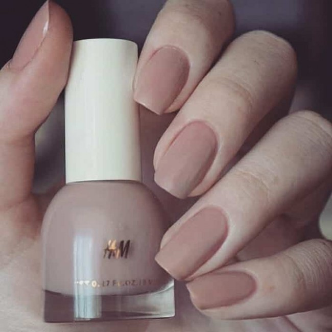 40+ Beautiful Nail Polish Colors  — Nude by H&M