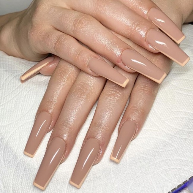 Nude Acrylic Nail Art Designs — Beige Outline Nude Nails