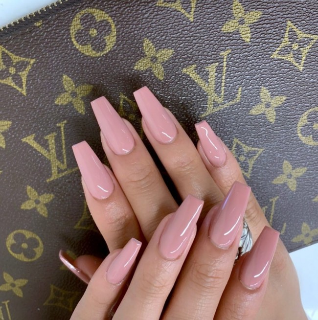 nude pink nails, nude nails 2022, nude acrylic nails