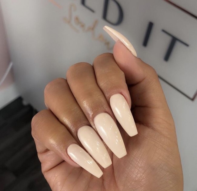 simple nude nails, nude nails 2022, nude acrylic nails