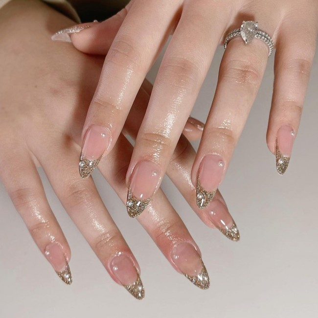 50+ Pearl Nail Art That Are Super Pretty — Reflective Glitter Tips Pearl Nails