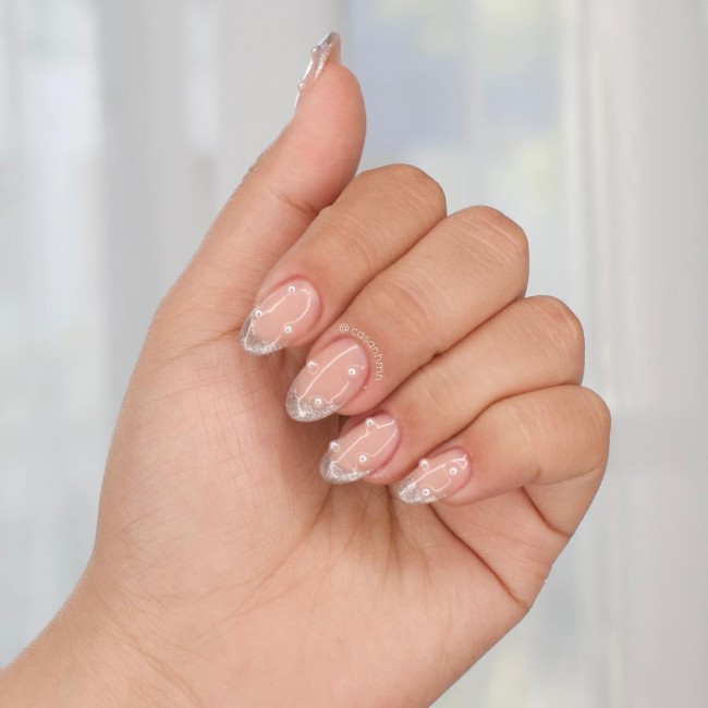 50+ Pearl Nail Art That Are Super Pretty — Pearl Nails Glitter Tips