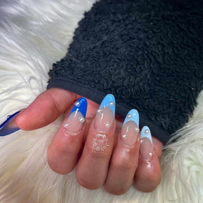 monochromatic pearl nails, gradient blue french tips pearl nails , pearl nails blue tips, french tips, shades of blue french manicure with pearls