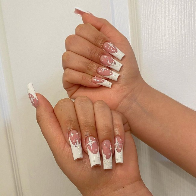 pearl nail art designs, pearl nails, french manicure with pearl, acrylic nail art desgins, kylie jenner peal nails, kylie jenner inspired nails, pearl nails kylie, pearl nail designs, pearl nails 2022, nail art designs, french nail with pearls