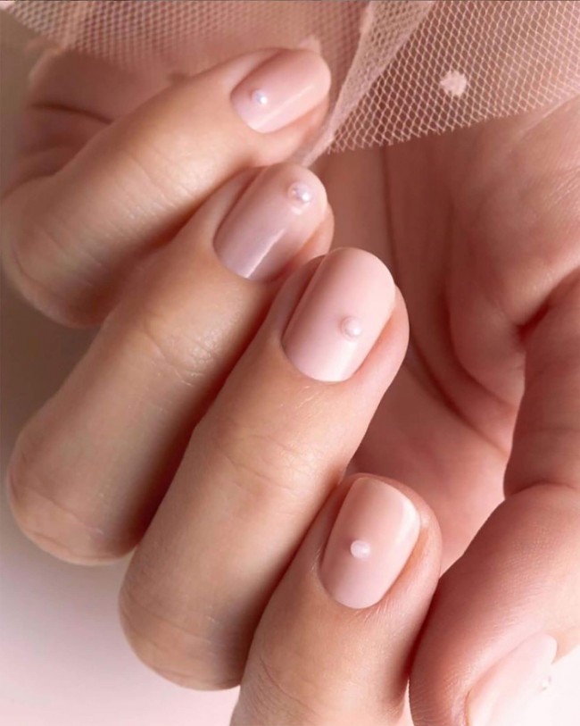 50+ Pearl Nail Art That Are Super Pretty — Nude nails with pearls