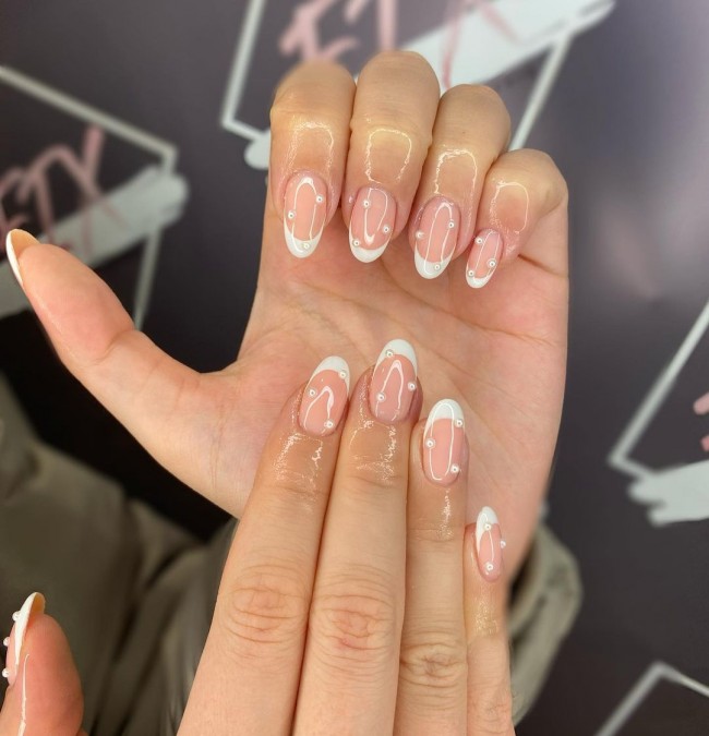 50+ Pearl Nail Art That Are Super Pretty — Natural Nails French Tips with Pearls