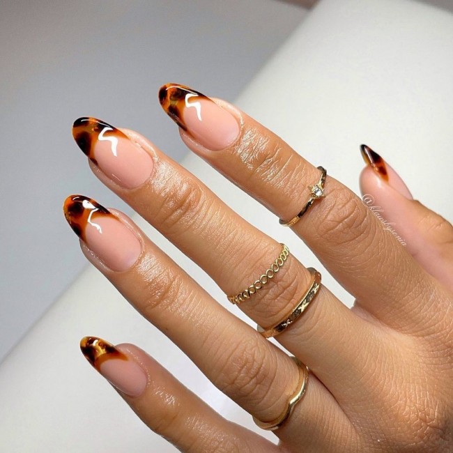 french tortoise nails, french tortoise tip nails, tortoise french tip nails, nail trends 2022, nail art designs 2022