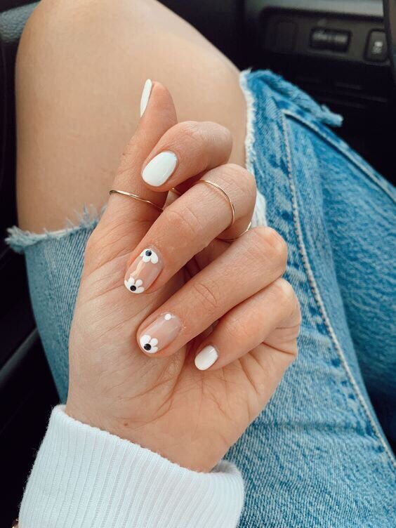 40+ Cute Nail Art Designs To Wear in Spring : Flower Short Nails