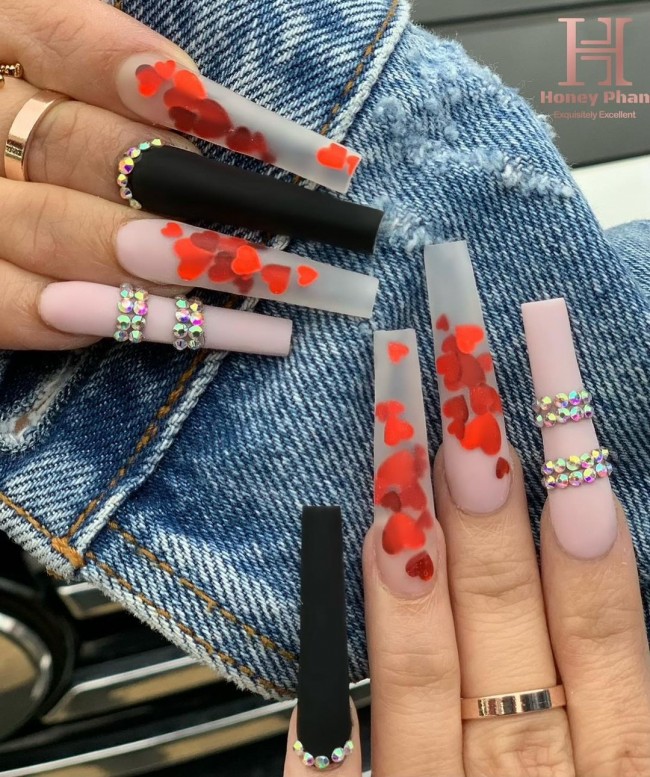 Valentine’s Day Nail Art Designs 2022 : Mismatched Translucent and Black Nails