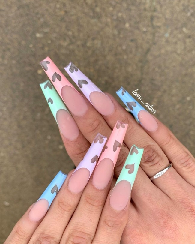 pastel heart tip nails, pastel french tips, heart nails 2022, valentines nails 2022