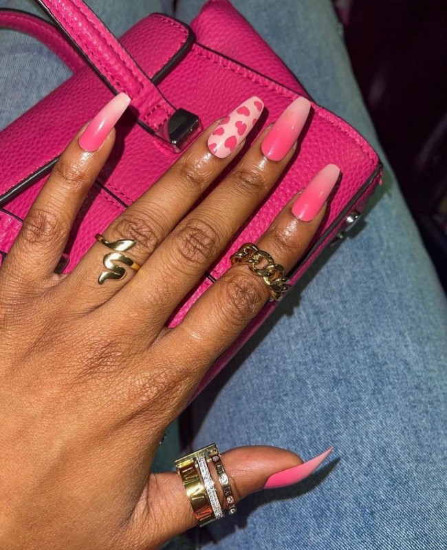 25 Cute Valentine’s Day Nail Designs 2022 : Pink Ombre & Heart Nails