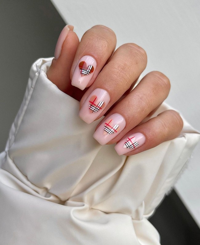 27 Pretty Heart Valentine’s Day Nails : Burberry Heart Nails