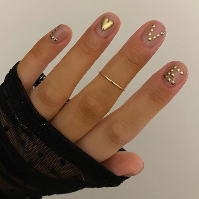 27 Pretty Heart Valentine’s Day Nails : Love Letter & Chrome Heart