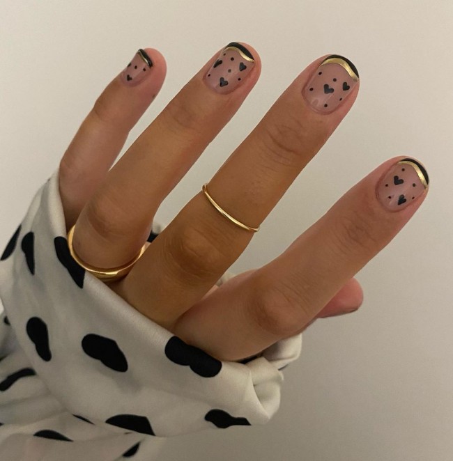 27 Pretty Heart Valentine’s Day Nails : Black and Gold Tip Nails with Heart Details