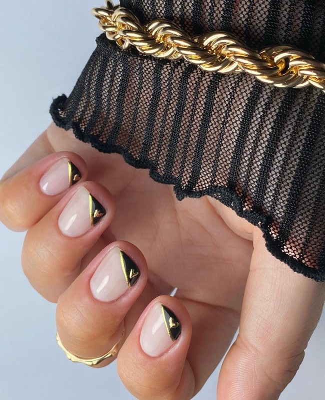 27 Pretty Heart Valentine’s Day Nails : Side Black Tip Nails with Gold Hearts